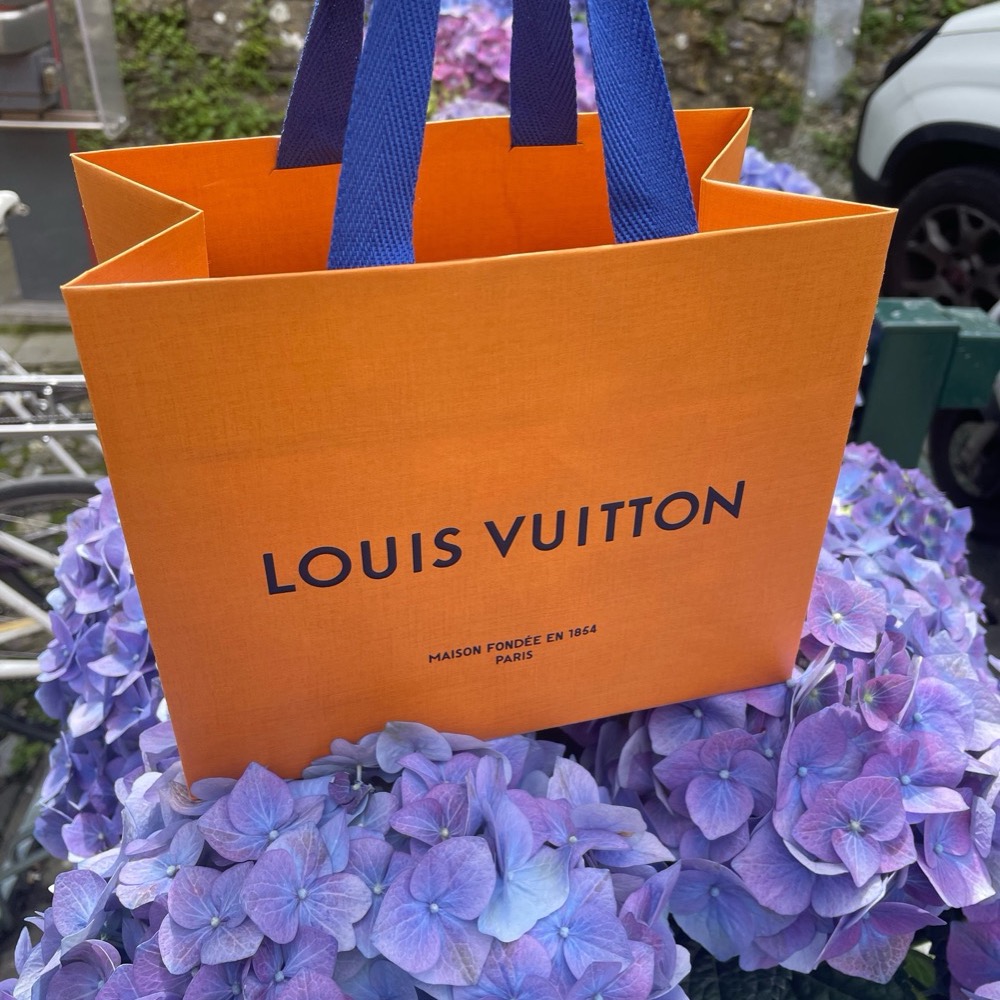 Сумка Louis Vuitton с букетом цветов